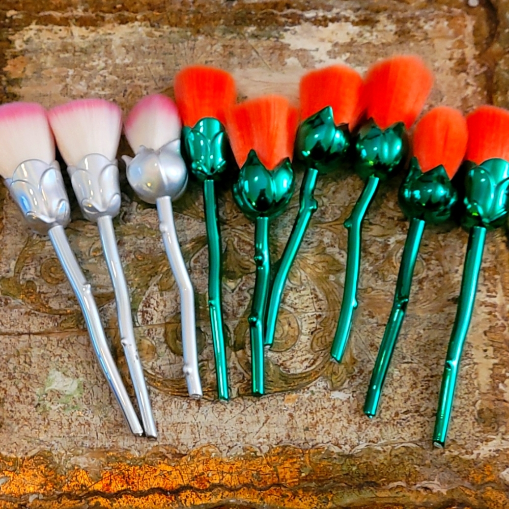 ROSE MAKEUP BRUSHES